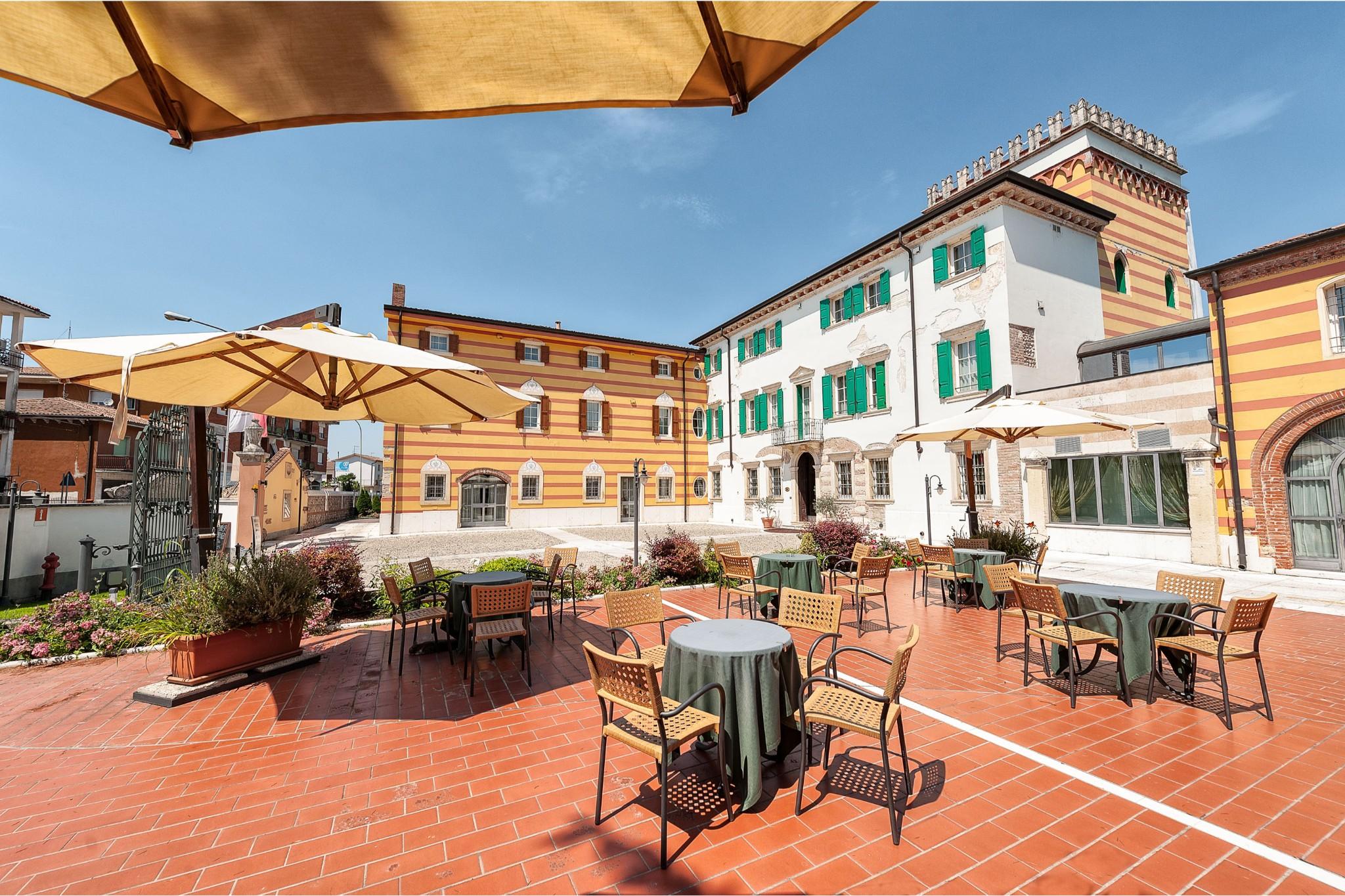 Hotel Malaspina Castel d'Azzano
